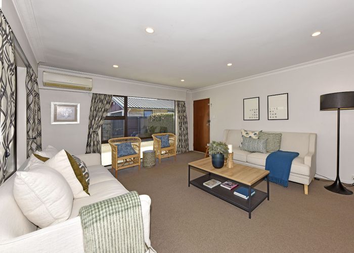  at 2/23 Broadfell Avenue, Avonhead, Christchurch