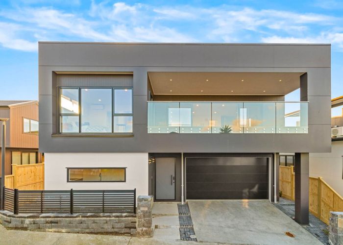  at 2/90 Picasso Drive, West Harbour, Waitakere City, Auckland
