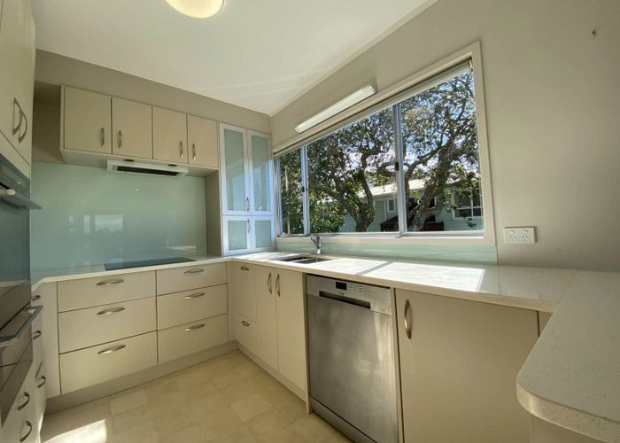  at 15 Ravenwood Drive, Forrest Hill, North Shore City, Auckland