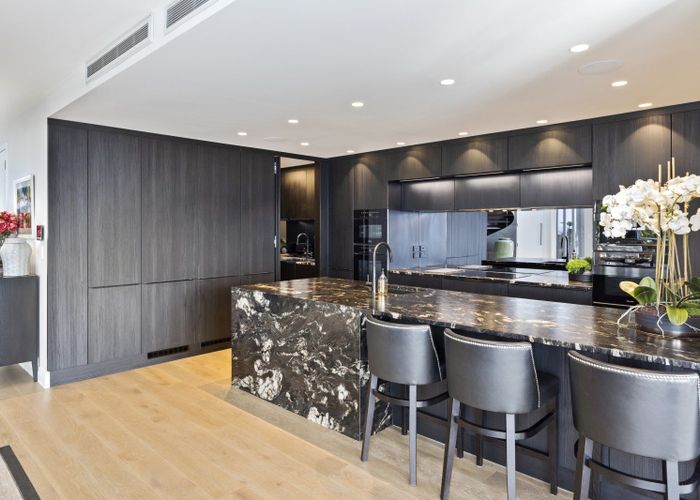  at 15 Omeo Crescent, Redcliffs, Christchurch City, Canterbury