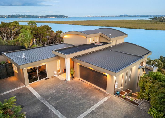  at 23 Constable Lane, West Harbour, Auckland
