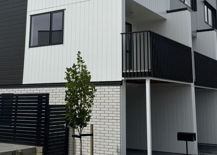  at 6 Kanapa Road, Northcross, Auckland