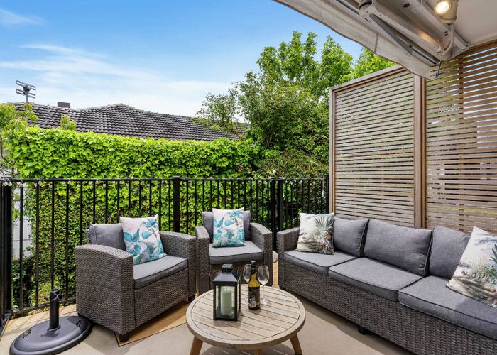  at 2/6 Pine Terrace, Howick, Manukau City, Auckland