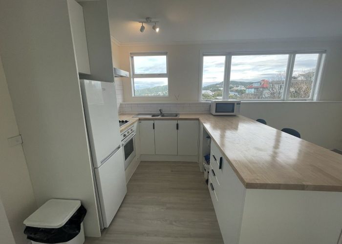  at Flat 2/12 Mataroa Avenue, Northland, Wellington, Wellington