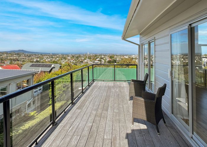  at 1/87 Sunset Road, Totara Vale, Auckland