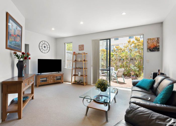  at 52/22 Northcross Drive, Oteha, Auckland