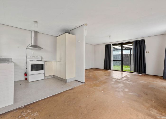  at 2/16 Cameron Place, Ranui, Auckland