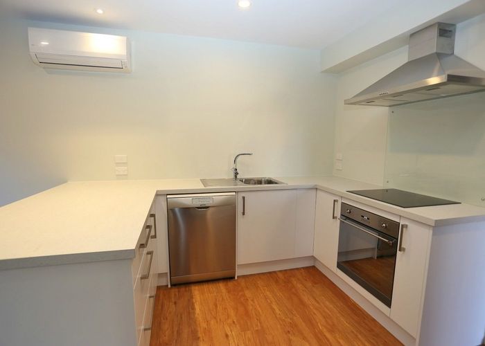  at 2/215 Peterborough Street, City Centre, Christchurch City, Canterbury