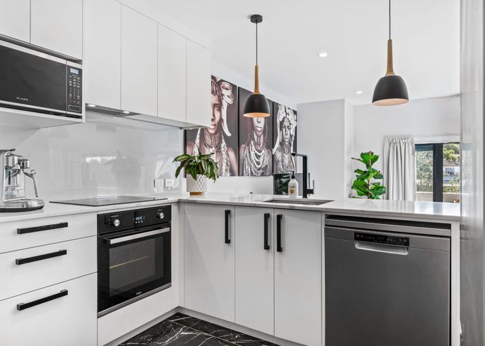  at 11/19 Langana Avenue, Browns Bay, North Shore City, Auckland