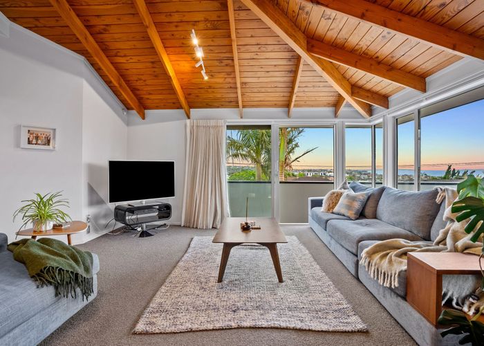  at 556 Beach Road, Rothesay Bay, North Shore City, Auckland