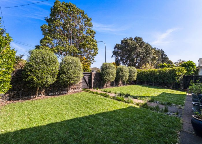  at 9 Invermay Avenue, Mount Roskill, Auckland