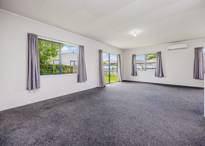  at 2/5 Solveig Place, Randwick Park, Manukau City, Auckland