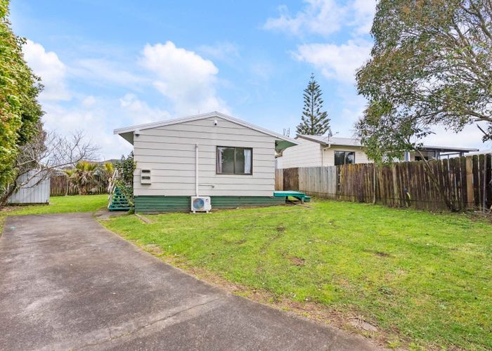  at 2/32 Maplesden Drive, Clendon Park, Manukau City, Auckland