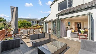  at 2/3 Temple Street, Meadowbank, Auckland