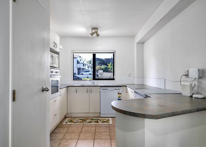 at 4/71 Fernhill Way, Oteha, North Shore City, Auckland