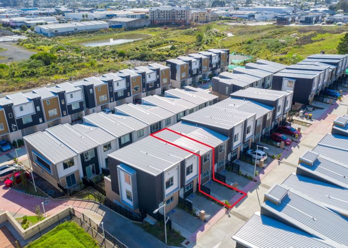  at 5 Wharetana Crescent, New Lynn, Waitakere City, Auckland