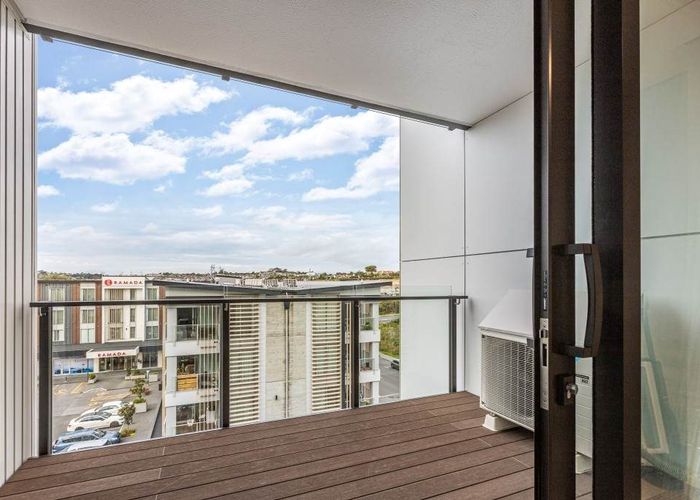  at 421/3 Kaipiho Lane, Albany, Auckland