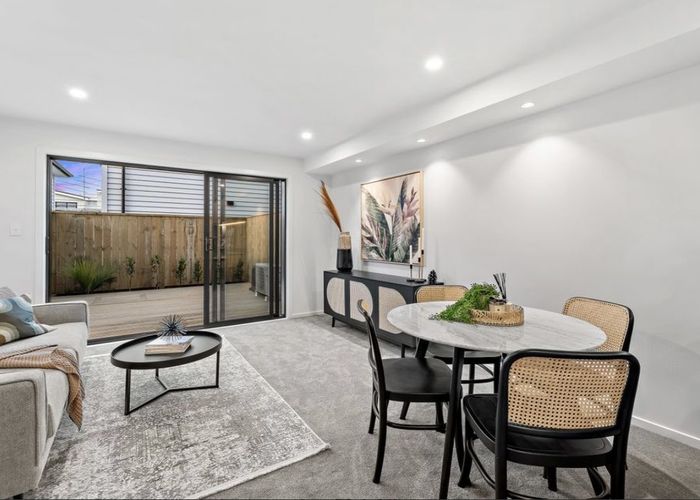  at 11/23 Tudor Road, Henderson, Waitakere City, Auckland