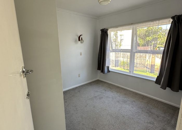  at 2/31 Exmouth Road, Northcote, Auckland