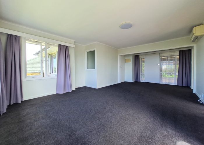  at 2/177 Glenfield Road, Hillcrest, Auckland