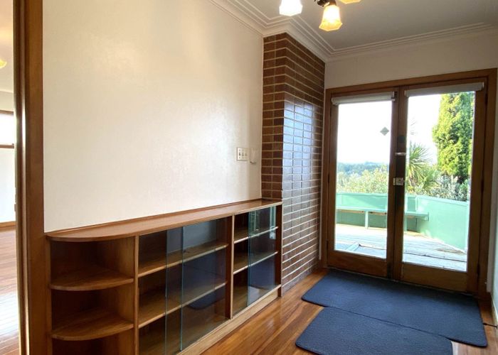  at 4 Alton Avenue, Hillcrest, Auckland