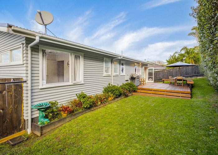  at 1/6 Braebank Lane, Te Atatu South, Auckland