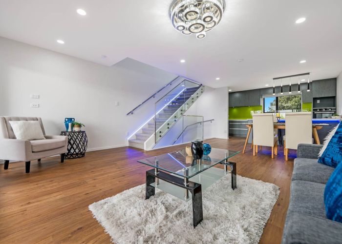  at 2/127 Stoddard Road, Mount Roskill, Auckland City, Auckland