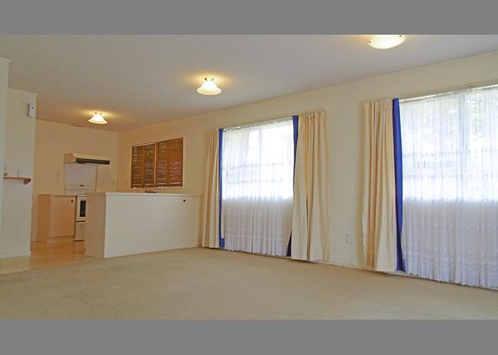 Free property data for 12 Malloy Place, Eastern Beach, Auckland homes