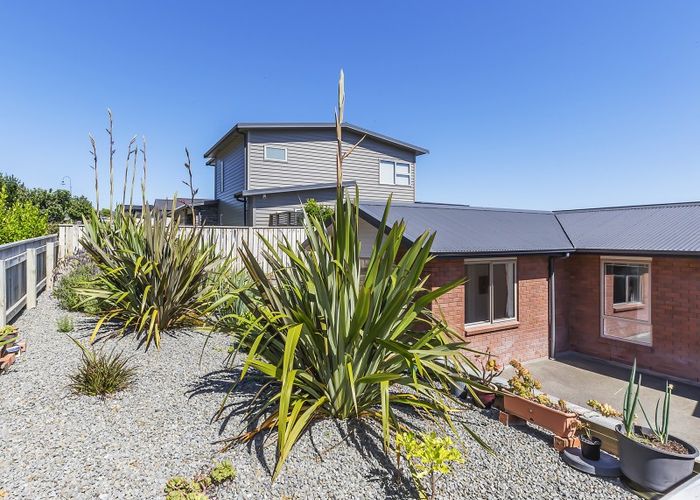  at 12 Pacific View, Whitby, Porirua