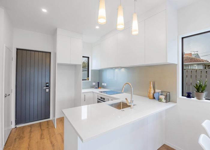  at 1/91 Beach Road, Te Atatū Peninsula, Auckland