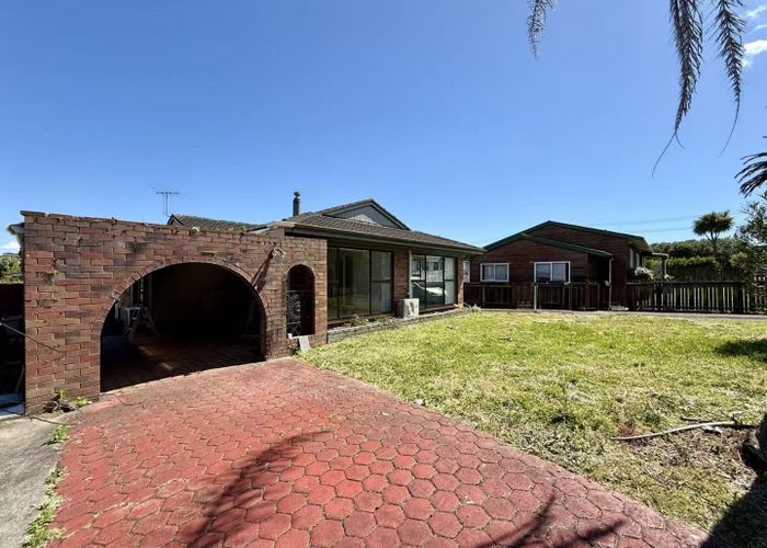  at 3 Palm Court Drive, Glen Eden, Auckland