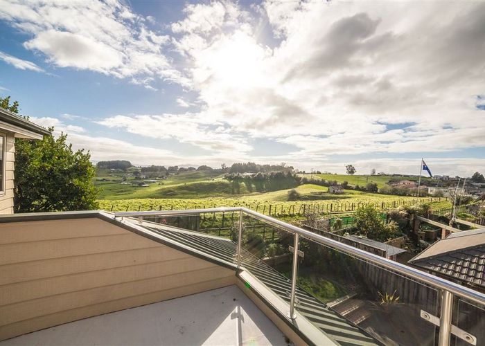  at 17 Southworth Place, Grandview Heights, Hamilton, Waikato