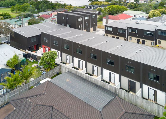  at 7/52 Newington Road, Henderson, Waitakere City, Auckland