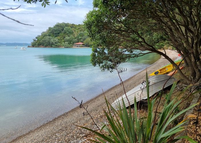  at 3 Nepean Avenue, Orapiu, Waiheke Island, Auckland