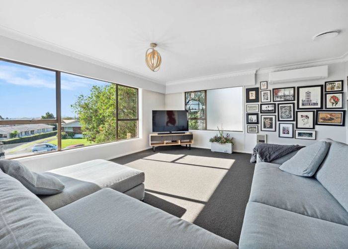  at 8 Ian Place, Glendene, Waitakere City, Auckland