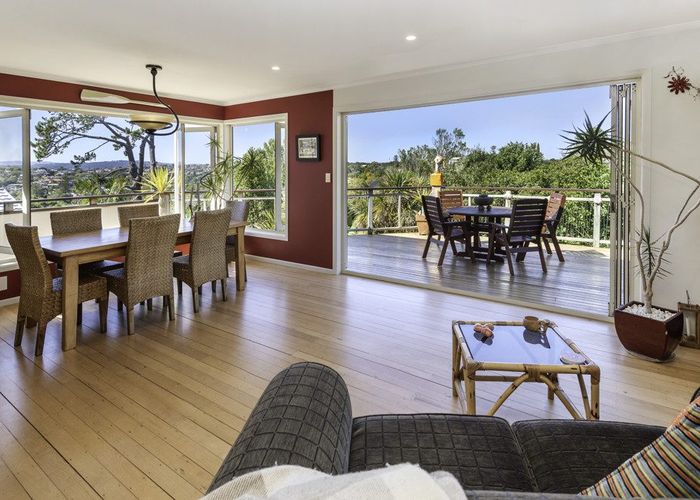  at 17 Beach Road, Mellons Bay, Auckland