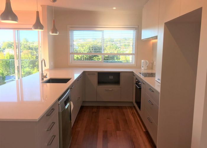  at 27 Peter Terrace, Castor Bay, Auckland