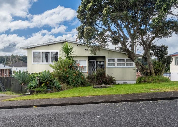  at 8 Lynmore Drive, Hillpark, Auckland