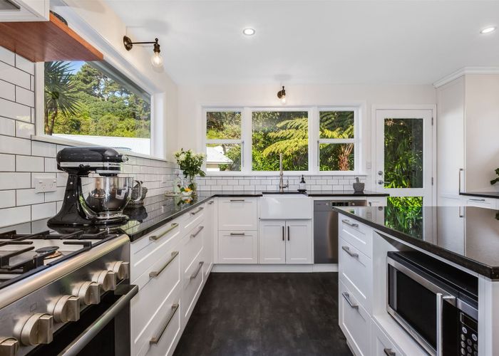  at 21 Mahoe Street, Tawa, Wellington