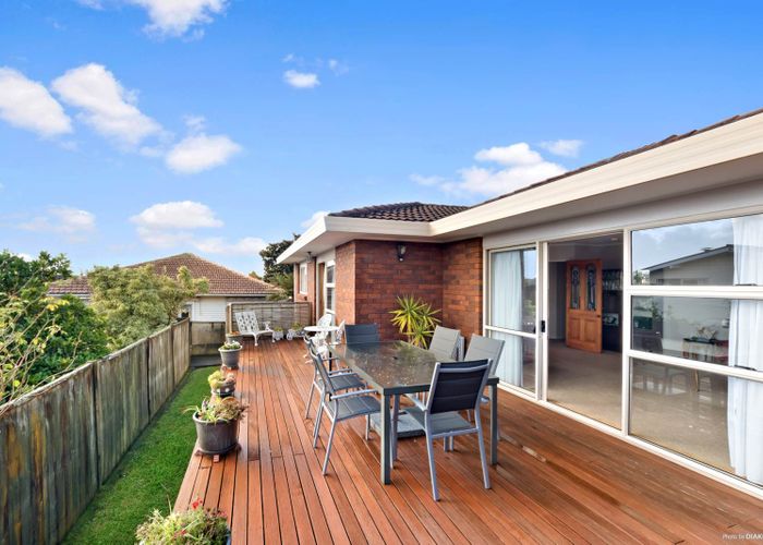  at 2/3 Bolton Street, Blockhouse Bay, Auckland