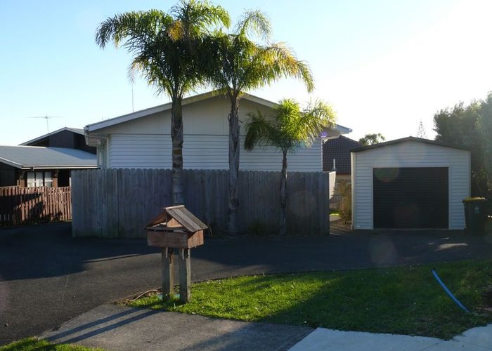  at 20 Edgar Pearce Place, Howick, Manukau City, Auckland