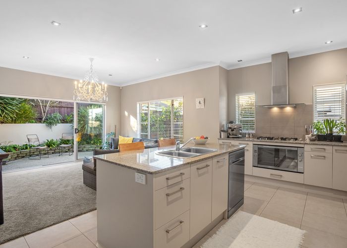  at 5 Chateau Rise, Flat Bush, Auckland