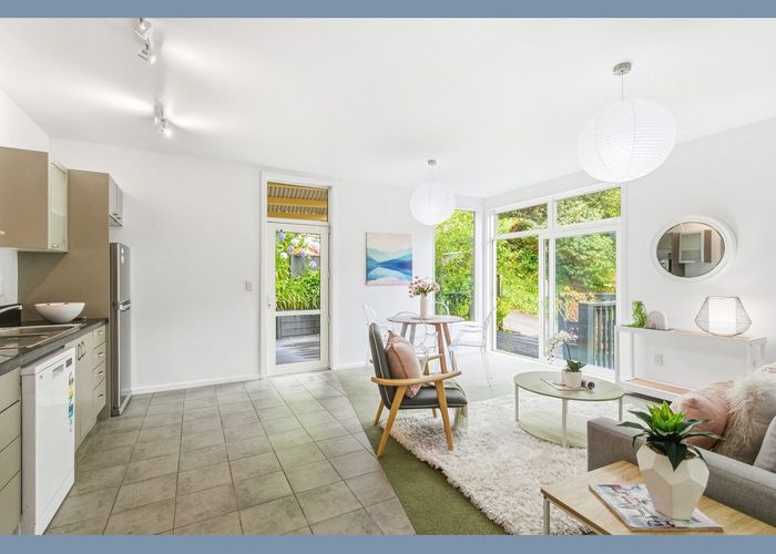  at 2/39 Onslow Road, Khandallah, Wellington