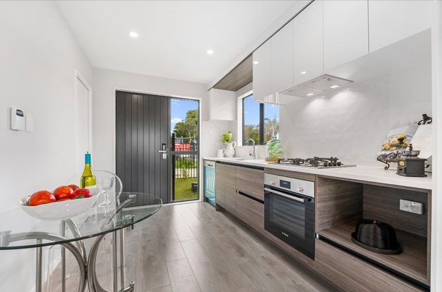  at 36 Hutchinson Rd, Bucklands Beach, Manukau City, Auckland
