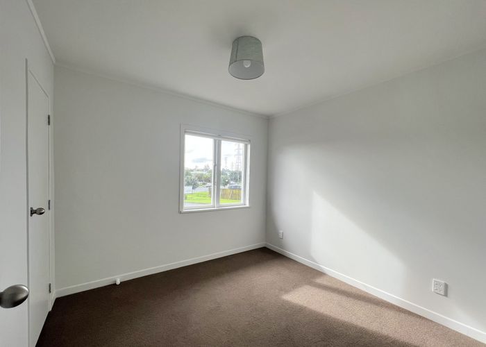  at 2/36 Leonard Road, Mount Wellington, Auckland City, Auckland
