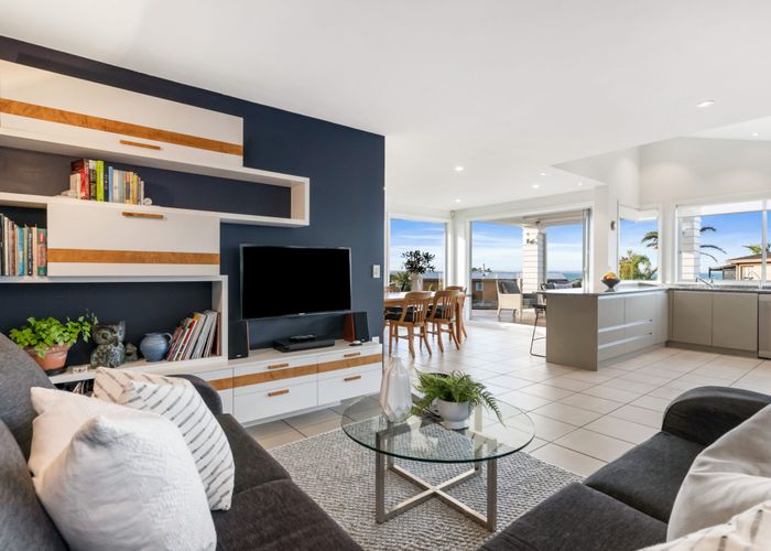  at 1/164 Aberdeen Road, Campbells Bay, North Shore City, Auckland