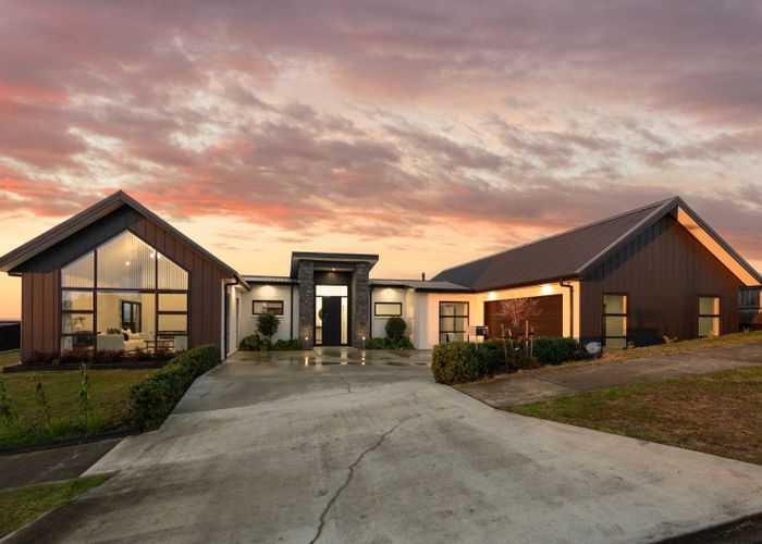  at 18 Vaucluse Heights, Fitzherbert, Palmerston North, Manawatu / Whanganui