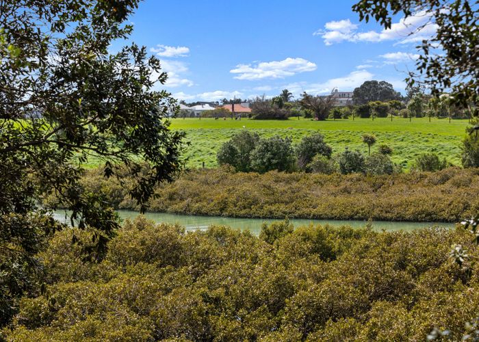  at 31 Seacombe Road, Point Chevalier, Auckland