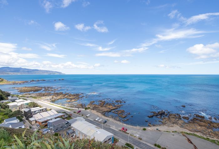  at 10 Dennis Way, Island Bay, Wellington