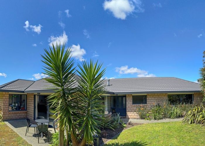  at 22 Leanne Way, Waikanae Beach, Waikanae